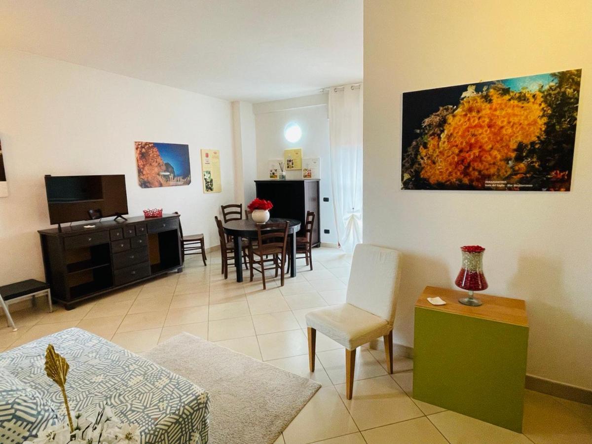 تيرّينْيا Regina Del Mare Holiday Apartments المظهر الخارجي الصورة