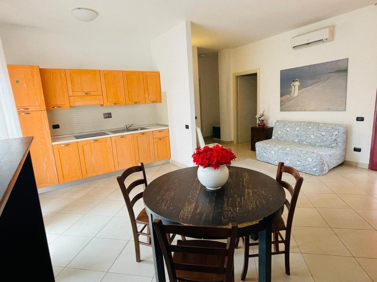 تيرّينْيا Regina Del Mare Holiday Apartments المظهر الخارجي الصورة