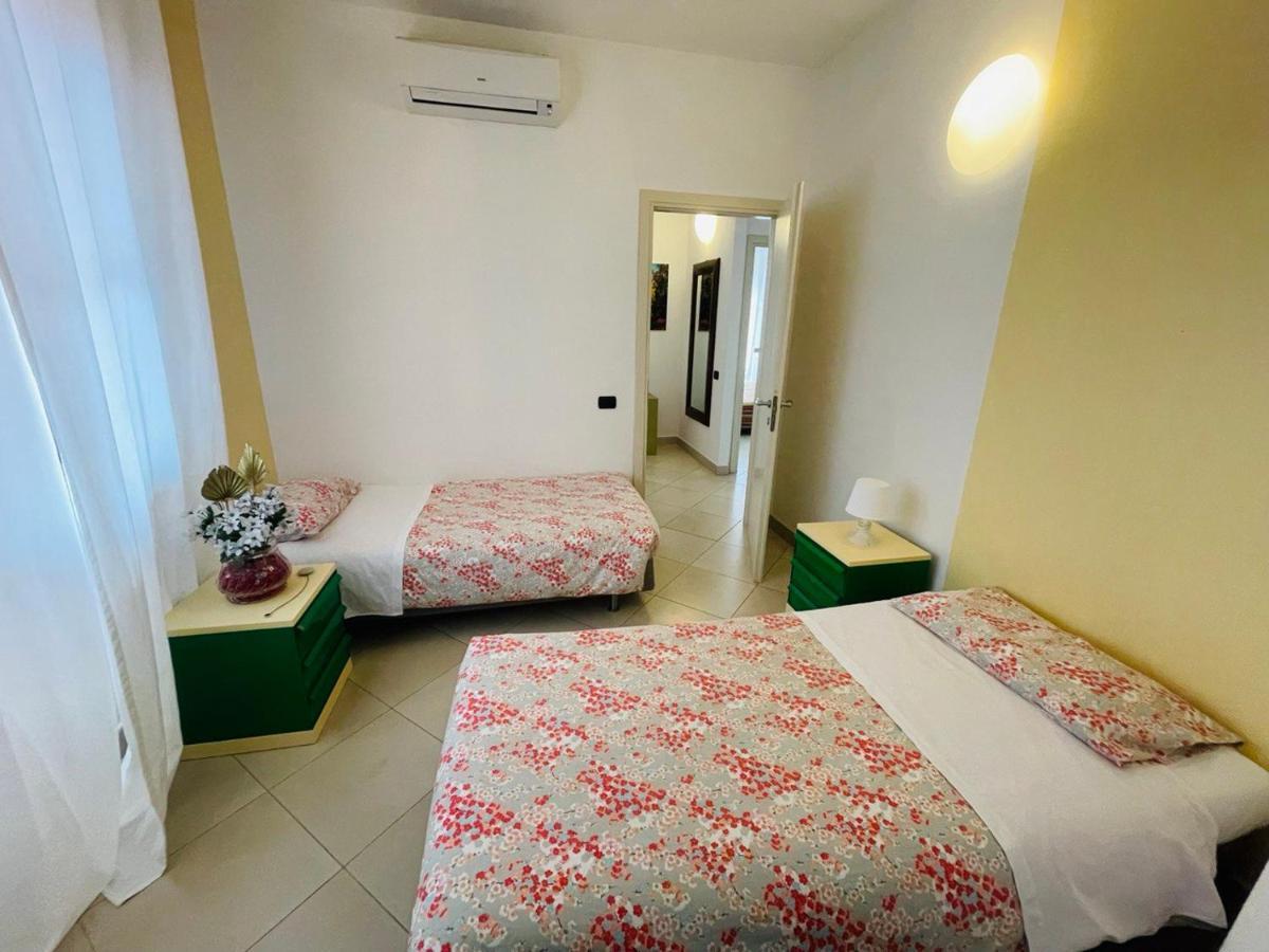 تيرّينْيا Regina Del Mare Holiday Apartments المظهر الخارجي الصورة