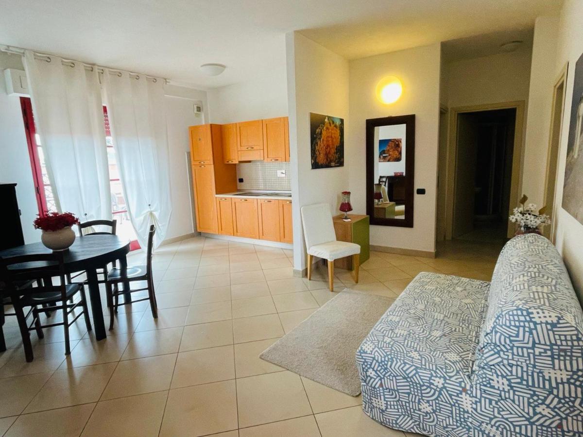 تيرّينْيا Regina Del Mare Holiday Apartments المظهر الخارجي الصورة
