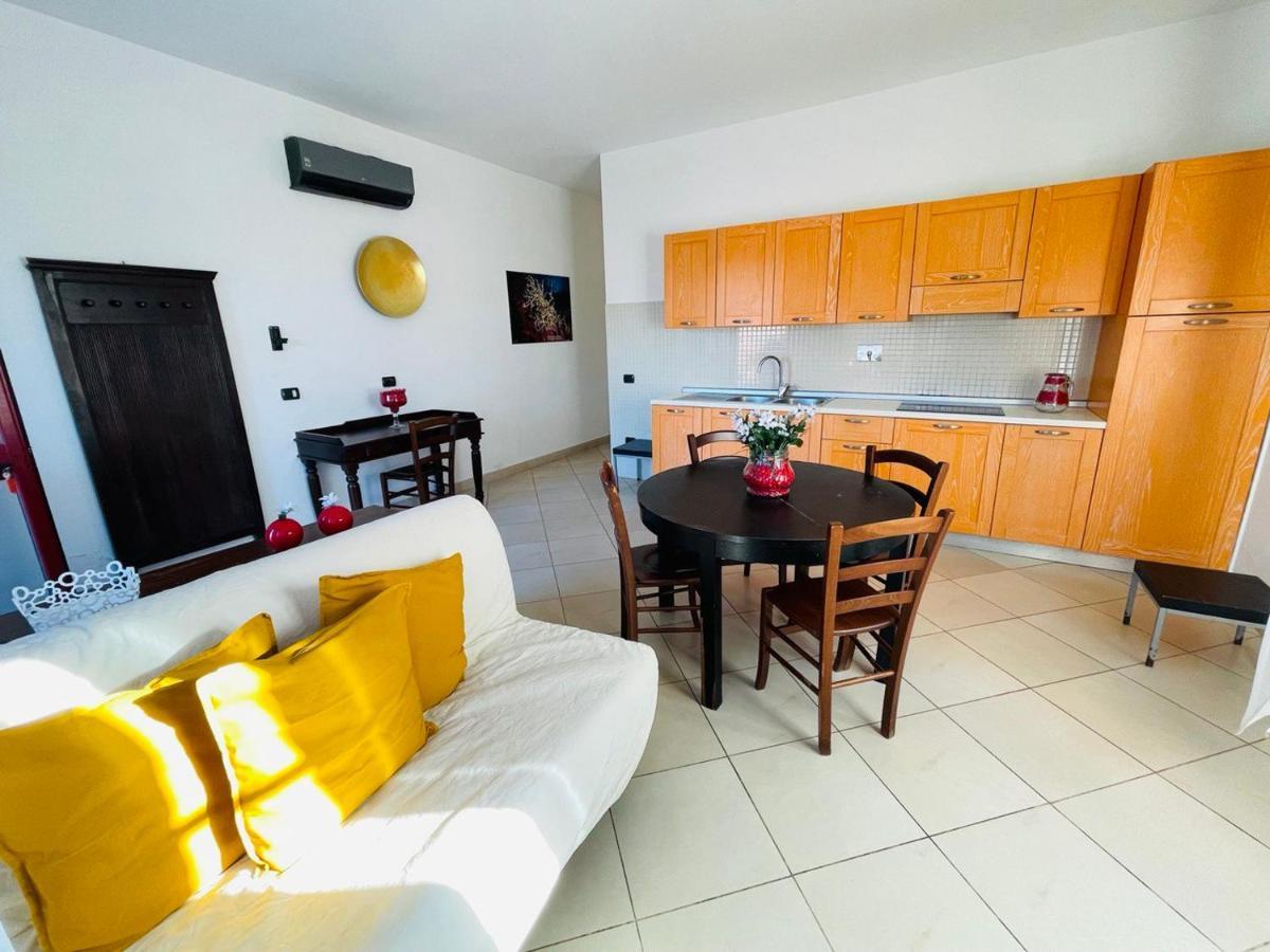 تيرّينْيا Regina Del Mare Holiday Apartments المظهر الخارجي الصورة