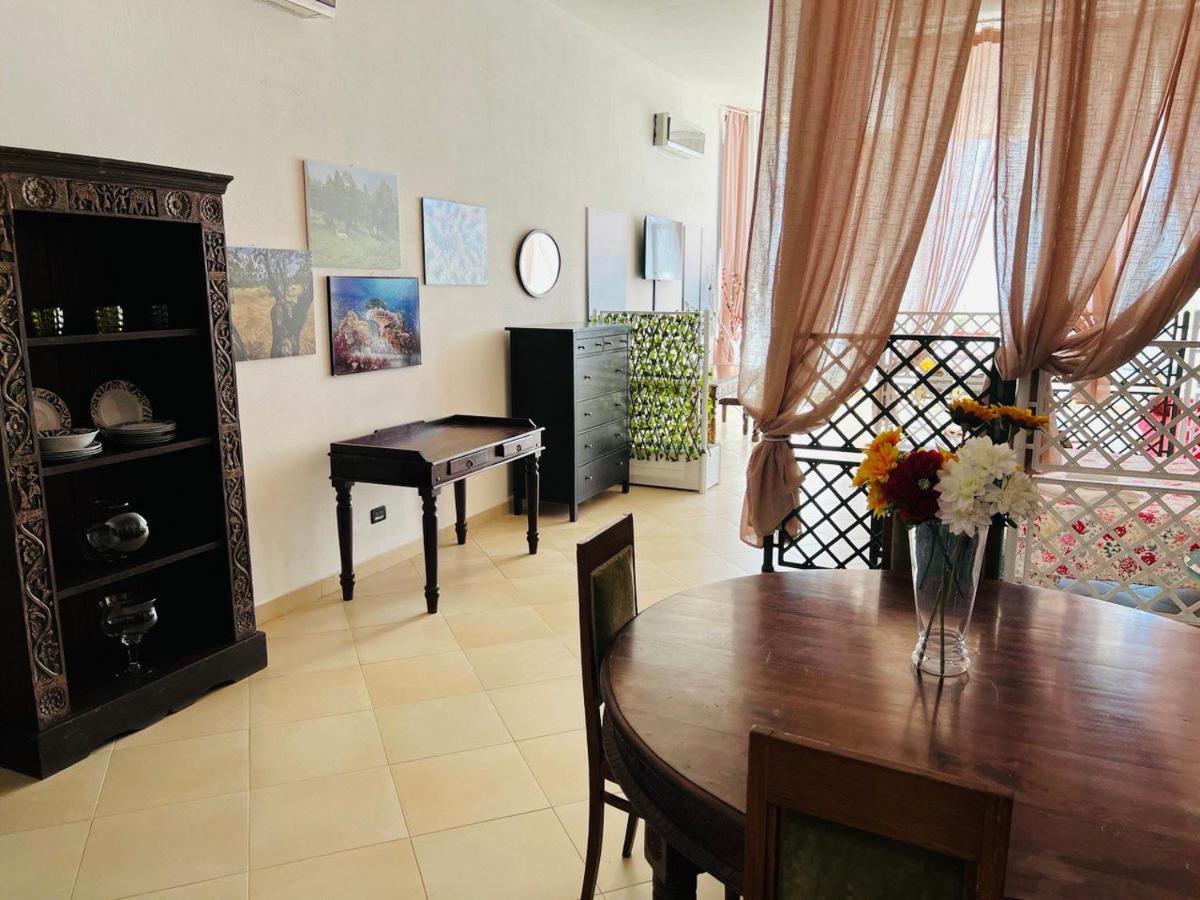 تيرّينْيا Regina Del Mare Holiday Apartments المظهر الخارجي الصورة